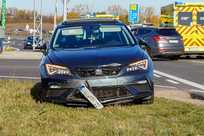 Auch das zweite Unfallfahrzeug, ein Seat, musste abgeschleppt werden.
