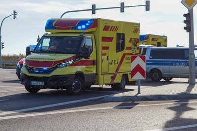Mehrere Krankenwagen mussten anrücken, da es zu einem Folgeunfall kam.