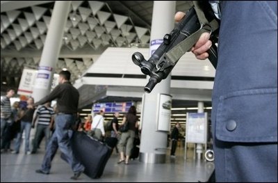 Den deutschen Sicherheitsbehörden liegen nach Angaben von Bundesinnenminister Thomas De Maizière (CDU) neue und konkrete Hinweise auf Anschlagspläne islamistischer Kreise in Deutschland vor. (Archivbild)