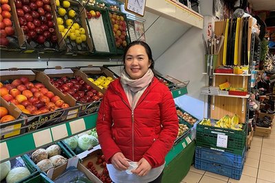 Die Gemüse- und Textilhändlerin Thi Thu Huong Ngo vom Geschäft im Freiberger Unicent sagt: "Ich bin auch manchmal etwas schusselig und habe schon oft meine Geldbörse verloren. Jedes Mal habe ich sie zurück bekommnen." 