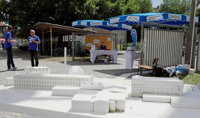 Modell der Tuchfabrik mit Eingangsbereich.