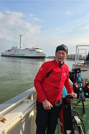 Seeluft schnuppern ab Warnemünde: hier der Autor auf der Fähre zwischen Warnemünde und Hohe Düne.