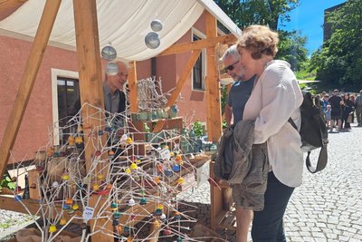 Das Atelier im Rittergut aus Lichtenwalde war mit Keramikprodukten in Augustusburg vertreten.