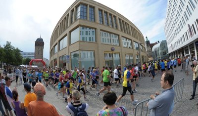 Der Chemnitz-Marathon, hier ein Schnappschuss aus dem Vorjahr, wird am 4. Juli wieder für reichlich Belebung in der Innenstadt sorgen.