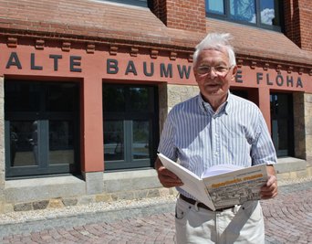 Lothar Schreiter hat Goethes berühmtes Gedicht zum Osterspaziergang adaptiert: passend zur Coronakrise. Das Foto zeigt ihn  im März 2020 mit seine neuen Buch über die Baumwolle Flöha .