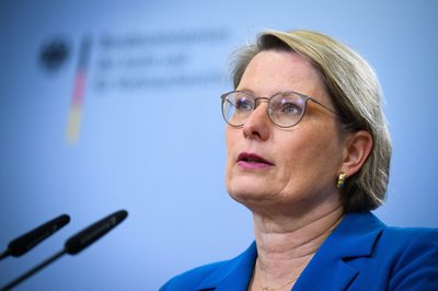 Bundesjustizministerin Hubig möchte auch die Verjährungsfrist bei Vergewaltigung von 5 auf 20 Jahre verlängert sehen.