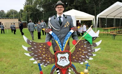 Fabian Nendel hat das erste Mal den hölzernen Vogel für das Königsadlerschießen gebaut. Er ist seit zehn Jahren Mitglied der Schützengesellschaft Schönerstadt. 