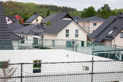 Den Traum der eigenen vier Wände haben sich einige Plauener im Eigenheimgebiet "An der Eiche" erfüllt. Baugrundstücke sind in der Stadt Mangelware.