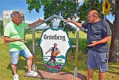 Klaus-Peter Drechsel (l.) und Michael Friedl organisieren das Jubiläumsfest des Grünberger Kulturvereins im September mit.
