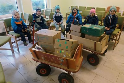 Die Knirpse des Kindergartens Flöha „Spielhaus Groß und Klein“ waren 2024 auch eifrige Päckchenpacker.