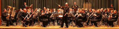 Das Marinemusikkorps Ostsee in kompletter Konzertaufstellung. 