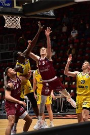 Wie hoch hängen die Trauben dieses Mal? In der vergangenen Saison gingen die Niners Chemnitz um Kapitän Malte Ziegenhagen (Nummer 3) gegen Alba Berlin zweimal als Verlierer vom Parkett. 