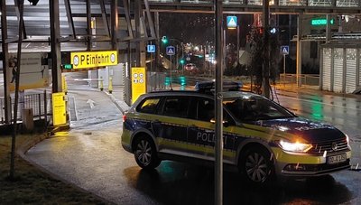 Auch die Zufahrten zum Parkhaus wurden gesperrt. 