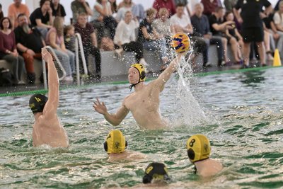 Justus Schneider (am Ball) erzielte zwei Tore im Spiel gegen Dresden.