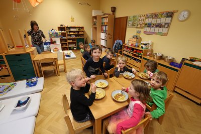 Die Eltern sagen, dass die Kinder selbst von der angespannten Lage nichts spüren.