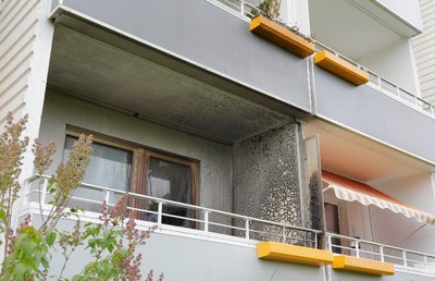 Ein Balkon stand am Dienstag in Chemnitz in Flammen.