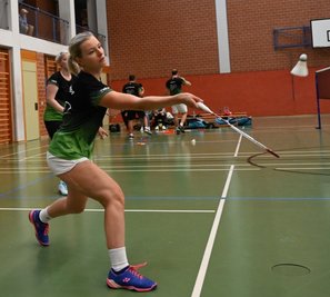 Sandra Kämpf erwies sich gegen Zwenkau wieder einmal als sichere Bank. Mit Partnerin Noreen Senfftleben (hinten) siegte sie im Damendoppel und später auch in ihrem Einzel. 
