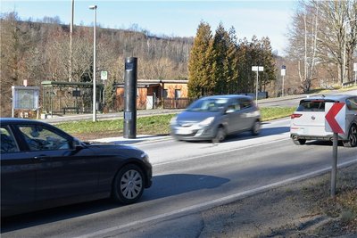 Teure Fotos: Der stationäre Blitzer an der B 173 am Halsbacher Berg ist seit Montagnachmittag scharf geschaltet.