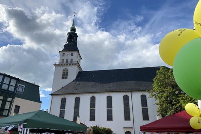 Am Kirchplatz hatten Vereine auch schon im Vorjahr Angebote für die ganze Familie parat.