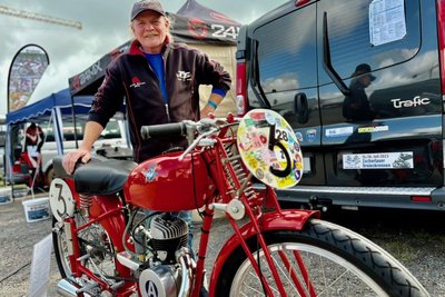 Martin Kott brachte im Erzgebirge eine Rarität an den Start: eine MV Agusta von 1947. Das Modell Tre Marce wurde nur achtmal gebaut.