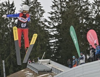Else Götzel vom VSC Klingenthal wurde Zweite beim Skispringen der Mädchen. 
