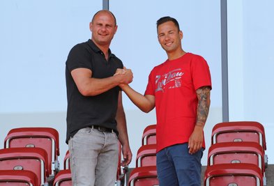 Sportdirektor des FSV Zwickau David Wagner (links) mit Neuzugang Ronny Garbuschewski