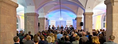 <p class="artikelinhalt">"Was kann sich Chemnitz noch leisten?" - Annähernd 200 Besucher verfolgten die Debatte beim Leserforum der "Freien Presse" in den Kunstsammlungen. </p>