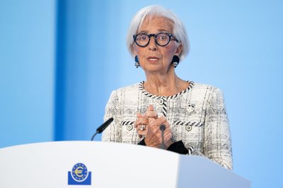 EZB-Präsidentin Christine Lagarde zeigt sich entschlossen gegen steigende Inflation. (Archivbild)