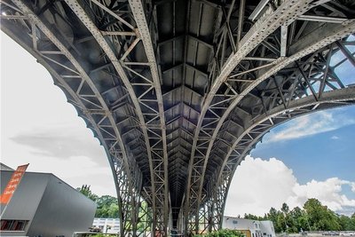 Die gleiche Bauweise wie das "Blaue Wunder" in Dresden: das Chemnitzer Viadukt. Die Stahlkonstruktion existiert seit 1909. 