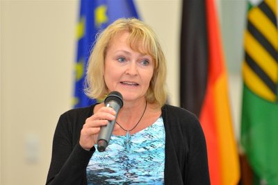 Heike Teubner, Leiterin der Verbraucherzentrale in Auerbach, empfiehlt eindringlich, sich auch die Briefköpfe der Schreiben von Mobilfunkanbietern genau anzusehen.