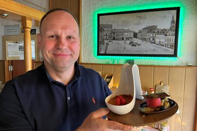 Christian Weller-Musiol ist im Vogtland für seine Desserts und Torten weithin bekannt. Am Wochenende werden die im „Vaterland“ und auch am Perlaser Turm serviert.