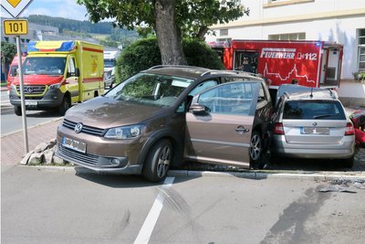 Bei diesem Unfall in Schwarzenberg wurden laut ersten Angaben der Polizei vier Personen verletzt.