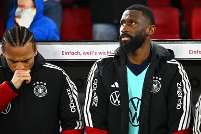 Leroy Sané (l) und Antonio Rüdiger - auch Joachim Löw hätte sie nominiert. (Archivbild)