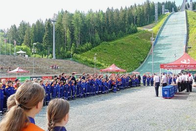 Die Vogtland Arena bietet eine einzigartige Kulisse für den Wettbewerb. Er fand schon 2016 dort statt.