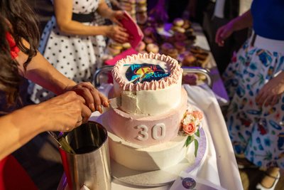 Zum 30. Geburtstag der „Pink Petticoats“ aus Freiberg gab es natürlich auch eine Geburtstagstorte.