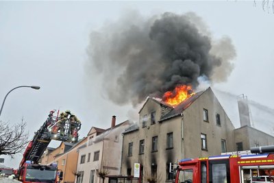 Das ausgebrannte Gebäude an der Waldenburger Straße befindet sich ineinem desolaten Zustand. Gutachter prüfen einen Abriss. 