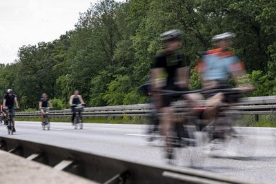Radfahrer auf der Autobahn? Für Samstag macht eine Ankündigung die Runde.