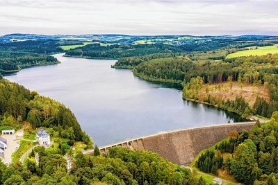 Die Saidenbachtalsperre ist das größte Trinkwassereservoir im mittleren Erzgebirge.