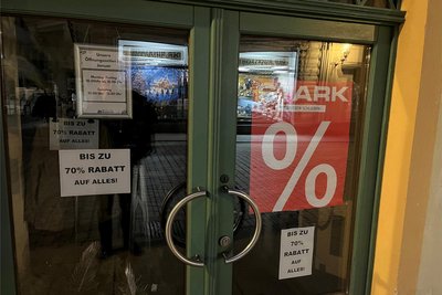 Das Geschäft "Markenmode.de" an der Freiberger Petersstraße schließt Ende Februar 2024 wieder.