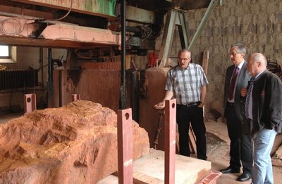 Landrat Volker Uhlig und CDU-Landtagsabgeordneter Thomas Schmidt besichtigen die die Porphyrbrüche auf dem Rochlitzer Berge GmbH