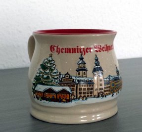 Die neue Glühweintasse des Chemnitzer Weihnachtsmarktes.