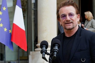 Hat gefühlt mindestens so oft in gesellschaftlich-politischer Mission Mikrofone vor sich wie auf der Konzertbühne: U2-Frontmann Bono. 