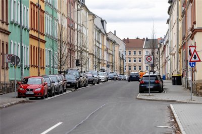 Wer von der kleinen Straße Humboldtplatz auf die Humboldtstraße biegt, muss Vorfahrt beachten.