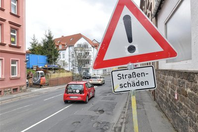 Schlaglöcher und Straßenschäden auf der Dammstraße Freiberg aus Richtung Berthelsdorfer Straße.