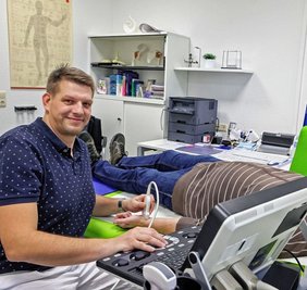 Alexander Zahn, Facharzt für Orthopädie und Chirurgie, hat eine Praxis in Meerane eröffnet. 