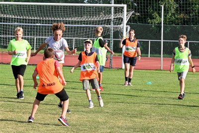 Organisiert vom HFV: Fußball mit Training und Spiel im Sportforum.