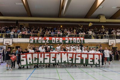 Nach dem Spiel feierten die Spieler mit den Fans.