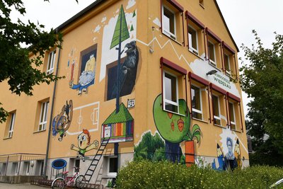 Auch die Grundschule Wiederau ist von Lehrer-Abordnungen betroffen. Dagegen protestiert die Elternschaft.