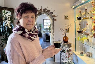 Regine Müller hat 18 Jahre lang ihre „Kaffeeträume“ am Unteren Markt in Schwarzenberg gelebt.