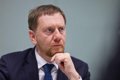 Michael Kretschmer (CDU), Ministerpräsident von Sachsen, sieht die VW-Entscheidungen nicht positiv.